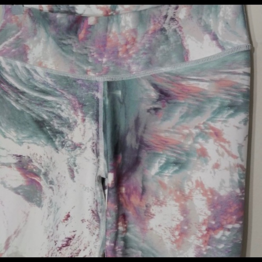 Fabletics High Waisted Marbled Pattern Capri - image 5